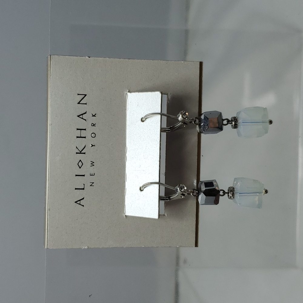 Ali khan Crystal cube French wire earrings opal silver - Picture 4 of 4